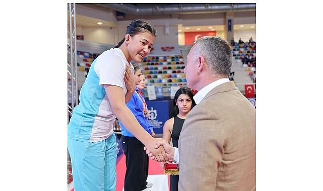 Kocaeli'nde Uluslararası Güreş Turnuvası Coşkusu