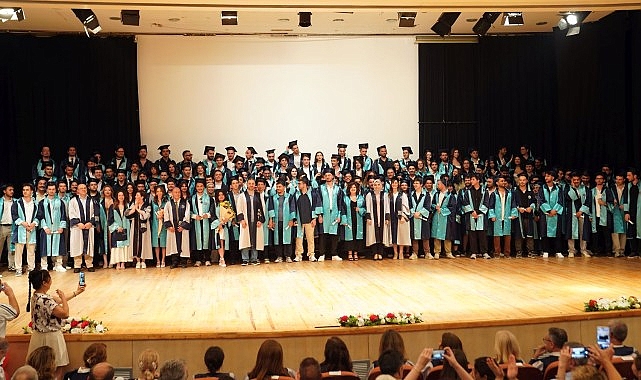 Ege Üniversitesi 40. Dönem Mezunlarını Uğurladı