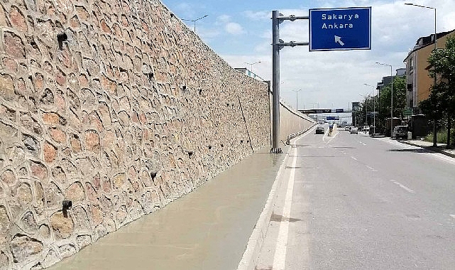 Kartepe'de Yayalar İçin Yeni Kaldırım Yapıldı