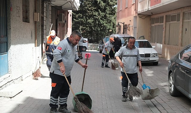 Zeytinburnu'nda Yaz Temizliği Hızla Devam Ediyor!